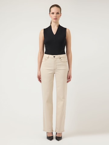 regular Jeans di YAS in beige