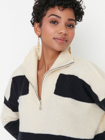 Pullover di Trendyol in bianco