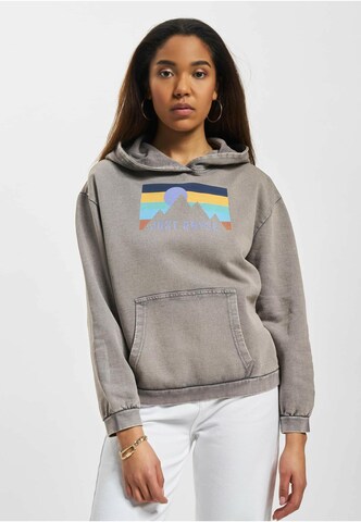 Sweat-shirt 'Mountainside' Just Rhyse en gris : devant