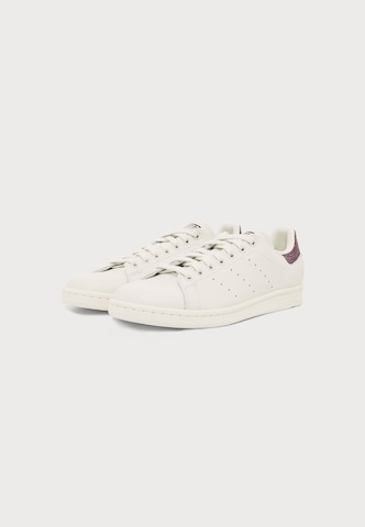 ADIDAS ORIGINALS Ниски маратонки 'STAN SMITH' в бяло