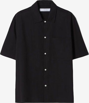 Bershka Comfort fit Button Up Shirt in Black: front