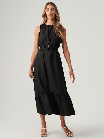 Rochie 'AXEL' de la The Fated pe negru