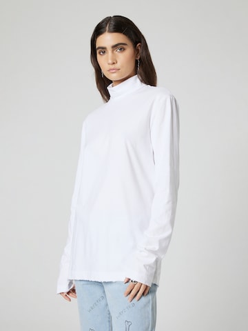 About You x Nils Kuesel - Camiseta 'Yasin' en blanco