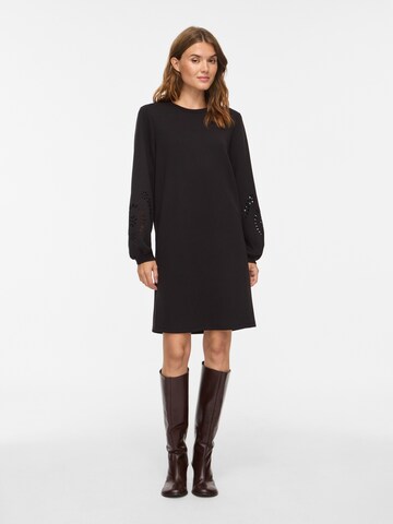Rochie 'VISANDY' de la VILA pe negru: față