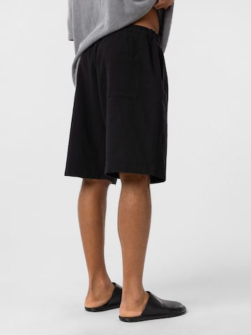 Largi Pantaloni de la Dandalo pe negru