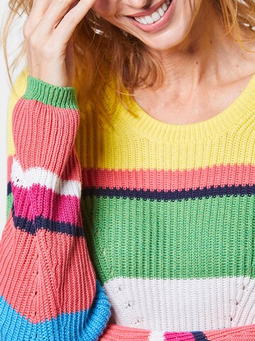 Goldner Pullover in Mischfarben