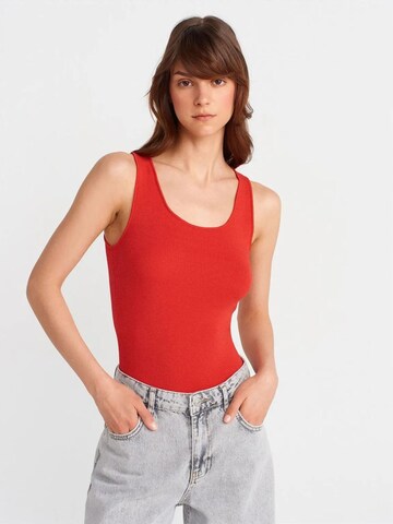 Dilvin Blouse in Rood: voorkant