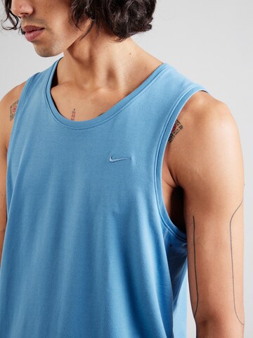 NIKE Функциональная футболка в Синий