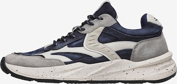 Baskets basses 'CLUB22.' Voile blanche en gris : devant