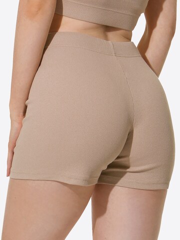 Coupe slim Pantalon Yenita en beige