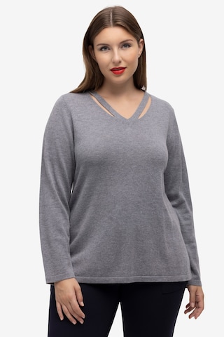 Ulla Popken Sweater in Grey: front