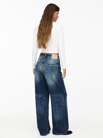 Pull&Bear Loosefit Džíny – modrá