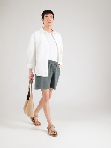 Loosefit Pantaloni di Revolution in verde