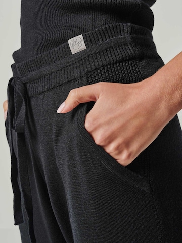YOU LOOK PERFECT Huispak 'LOUNGEWEAR SET  - Pullover Fay & Pants Bella' in Zwart