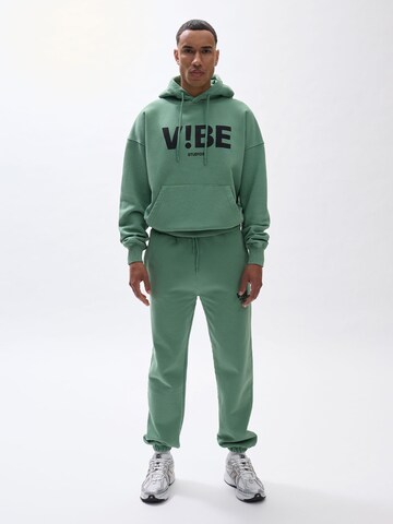 Bluză de molton de la V!BE STUD!OS pe verde
