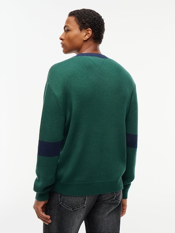 Tommy Jeans Trui 'Appliqué Jumper' in Groen