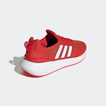 ADIDAS ORIGINALS Sneakers low 'Swift Run 22' i rød