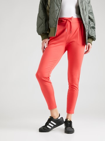 VERO MODA - Tapered Pantalón plisado 'Eva' en rojo: frente