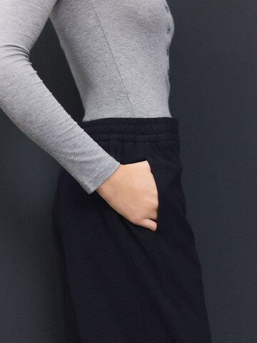 Next Широки крачоли Панталон с ръб в синьо