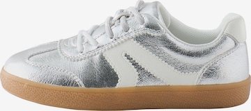 Next Sneaker i silver: framsida