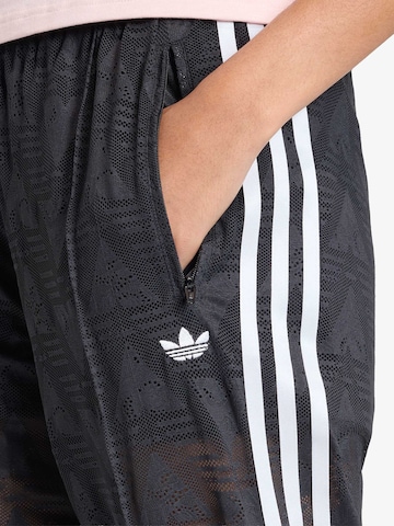 regular Pantaloni sportivi di ADIDAS in nero