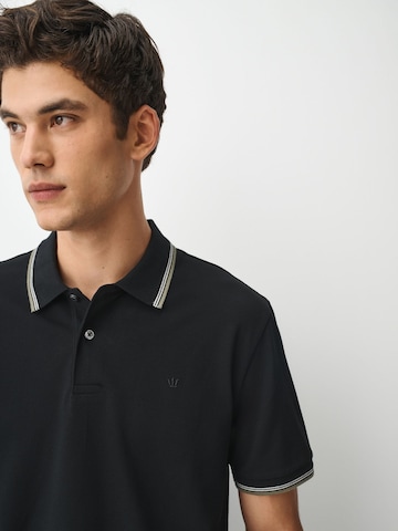 Tricou de la Next pe negru