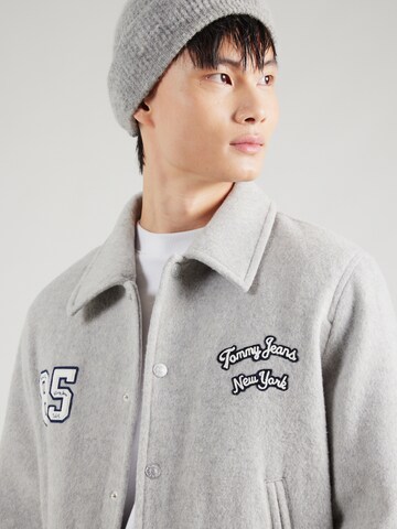 Tommy Jeans Jacke in Grau
