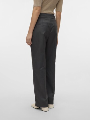 regular Pantaloni con pieghe 'VMNikki' di VERO MODA in grigio