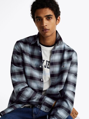 Tommy Jeans Regular fit Button Up Shirt in Blue