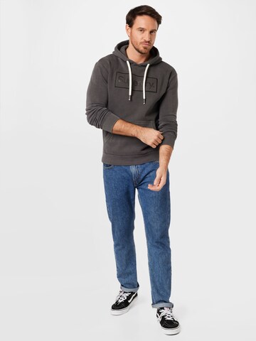 Superdry Tapered Byxa i grå