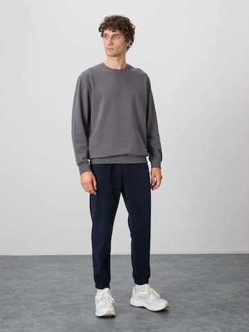 Sweat-shirt Tommy Life en gris
