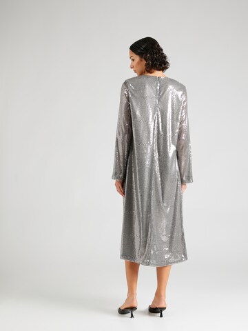 minimum - Vestido de noche 'Magdas 2891' en gris