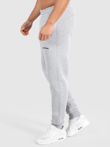 Effilé Pantalon 'Lenny' Smilodox en gris