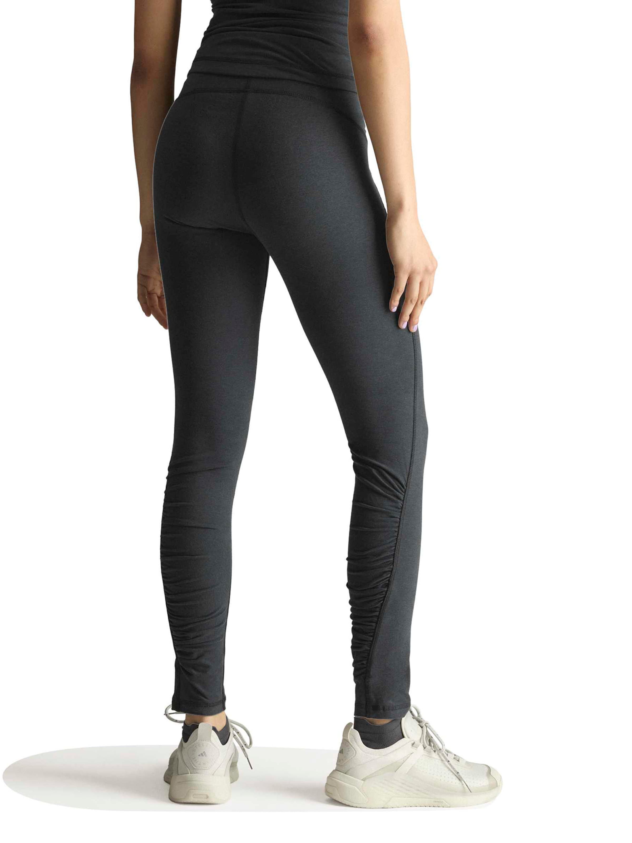 Skinny Pantaloni sportivi di ADIDAS BY STELLA MCCARTNEY in nero
