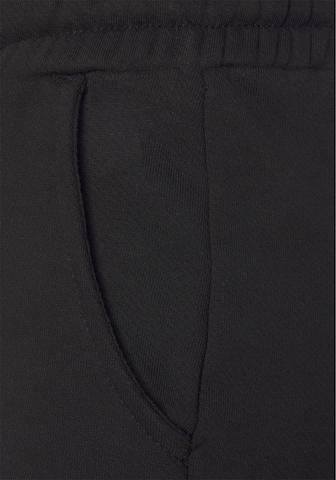 LASCANA Tapered Sporthose in Schwarz