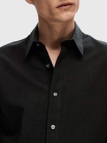 SELECTED HOMME جينز ضيق الخصر والسيقان قميص لأوساط العمل بلون أسود
