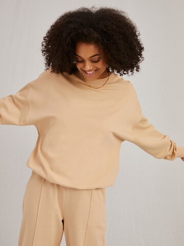 A LOT LESS Sweatshirt 'Rosie' in Beige: front