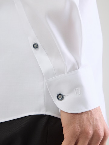 Coupe slim Chemise 'Level 5' OLYMP en blanc