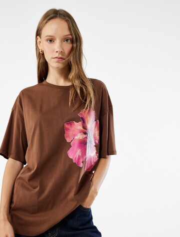 Koton T-Shirt in Braun: Vorderseite