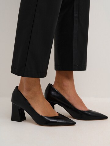 CULTURE Regular Pants 'Cassandra' in Black