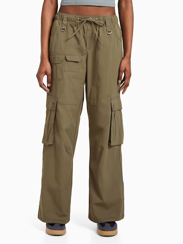 Wide Leg Pantalon cargo Bershka en vert : devant