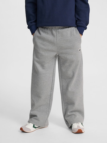 Hummel Loose fit Trousers in Grey: front