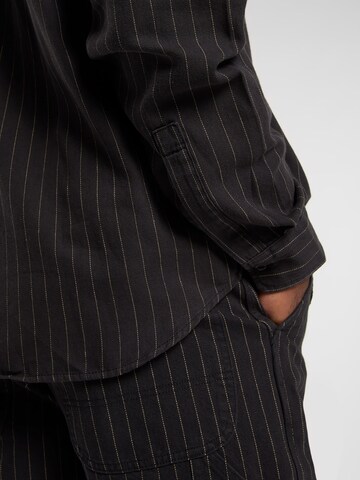 DICKIES - Comfort Fit Camisa em preto