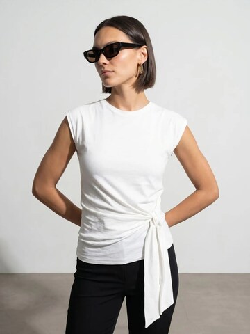 Maglietta di Dilvin in bianco: frontale