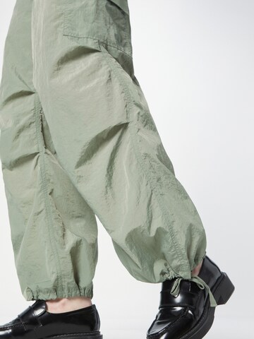 Monki Loose fit Cargo trousers in Green