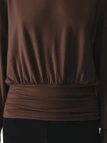 Penti - Blusa body em castanho