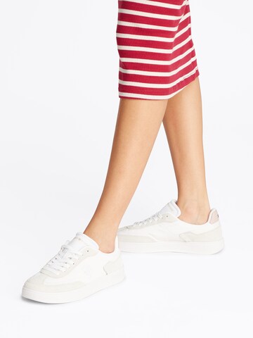 Baskets basses 'HERITAGE' TOMMY HILFIGER en blanc