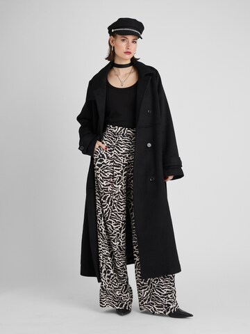 Guido Maria Kretschmer Women - Camiseta 'Luisa' en negro