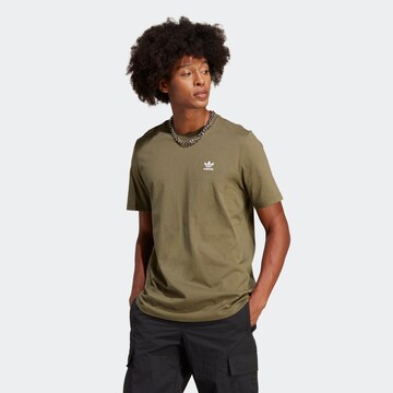 ADIDAS ORIGINALS - Camisa 'Trefoil Essentials' em verde: frente