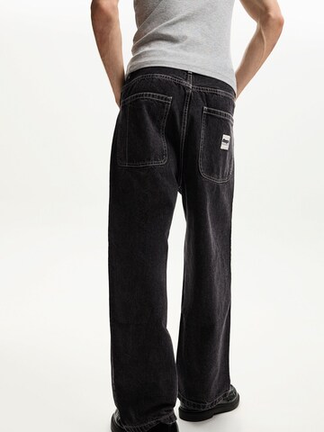 Bershka Loosefit Džíny – černá